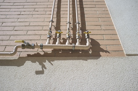 Gas line warning signs homeowners should never ignore
